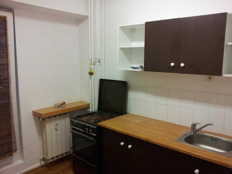 Garsonieră decomandată în Central