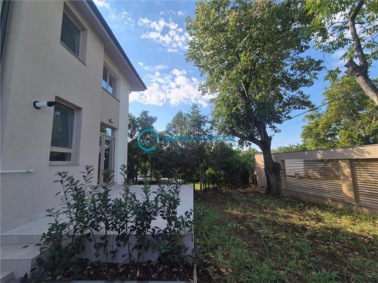 Duplex cu 5 camere cu Piscina în Păulești