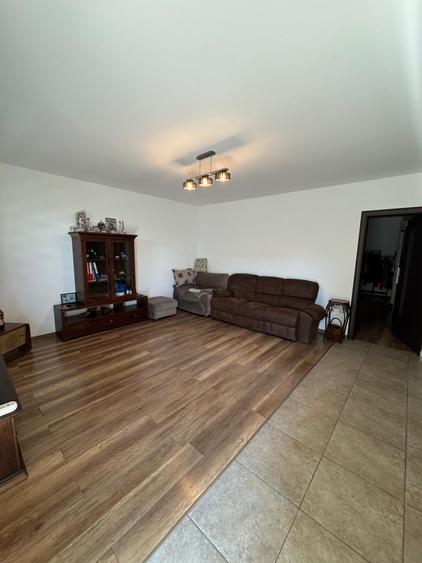 Apartament cu 2 camere semidecomandat în Bucium