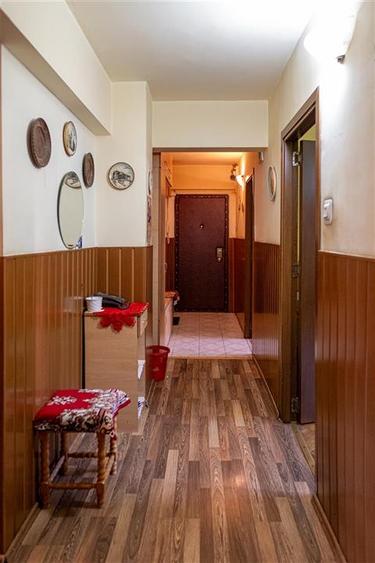 Apartament cu 4 camere decomandat în Decebal