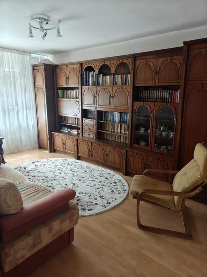 Apartament cu 2 camere decomandat în Micro 17