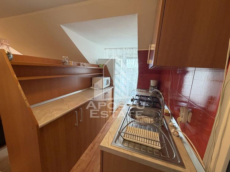 Apartament cu 3 camere semidecomandat, mobilat în Girocului