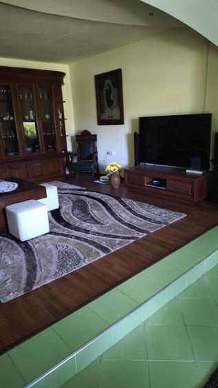 Casă cu 4 camere în Coroi