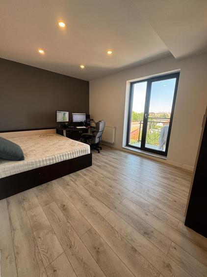 Apartament cu 3 camere semidecomandat în Drumul Taberei