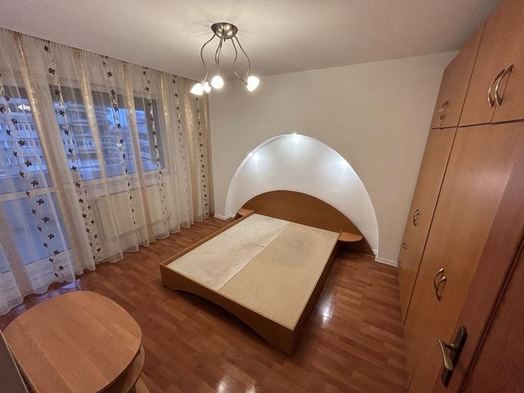 Apartament cu 3 camere semidecomandat în Ultracentral