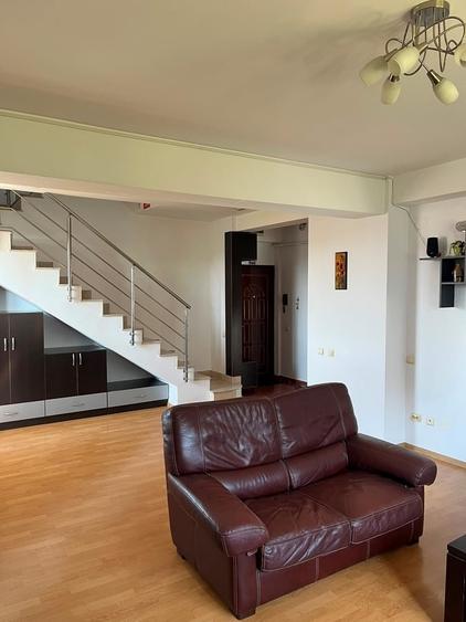 Apartament cu 4 camere decomandat în Titan