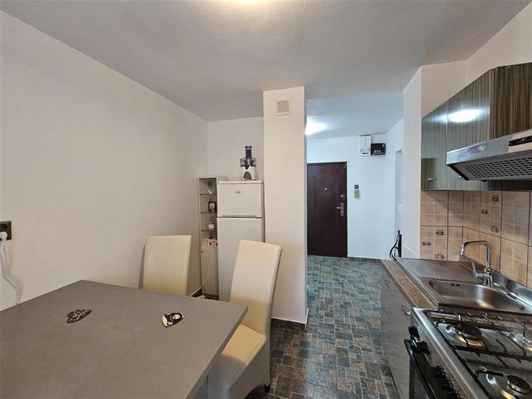 Apartament cu 2 camere semidecomandat, mobilat în Berceni