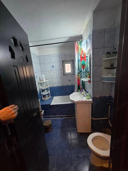 Apartament cu 3 camere decomandat în Ostroveni
