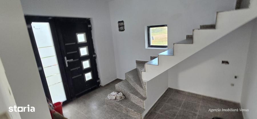 Casă cu 5 camere cu Teren 1000 Mp în Mihai Eminescu