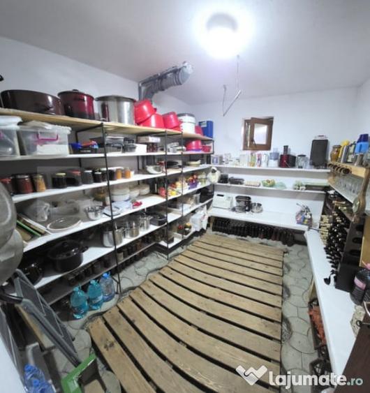 Casa de vanzare, 6 camere, 340 mp, cu 22 arii de teren, zona - 17