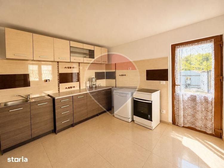 Casa cu 6 camere de vanzare in Negri jud. Bacau / posibilitate duplex - 2