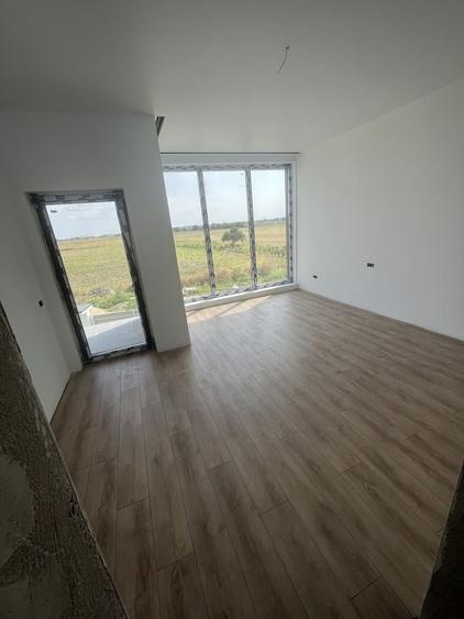 Casă cu 4 camere în Berceni