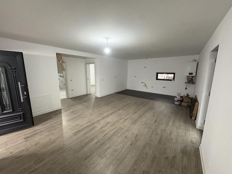 Casă cu 3 camere în Mărgineni