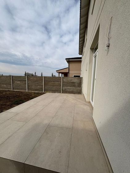 Apartament cu 4 camere decomandat în Giroc