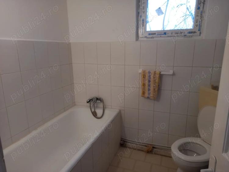 Casă cu 5 camere cu Teren 398 Mp în Băicoi