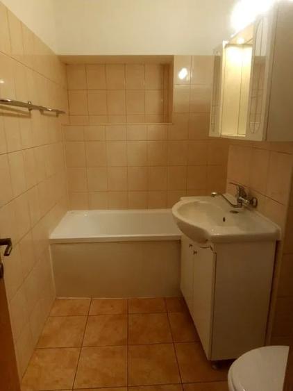 Apartament cu 3 camere decomandat, mobilat în Victoriei