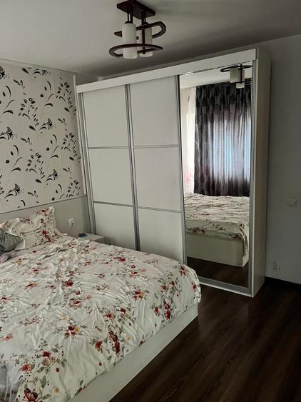 Garsonieră decomandată în