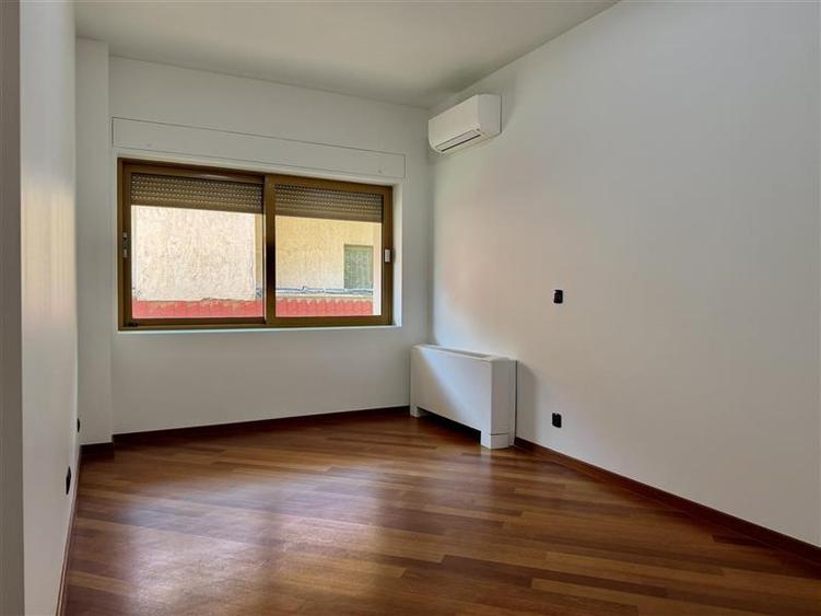Apartament cu 5 camere decomandat în Primăverii