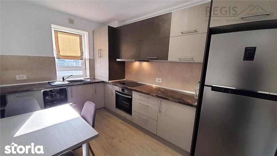 Apartament cu 3 camere decomandat în Tractorul