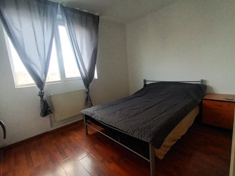 Apartament cu 3 camere semidecomandat în Drumul Taberei