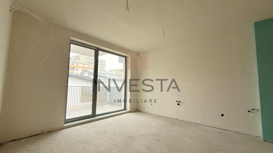Apartament cu 3 camere semidecomandat în Între Lacuri