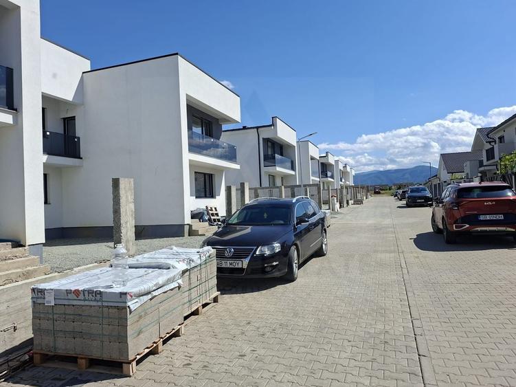 Casă individuală cu 3 camere cu Canalizare în Exterior Sud