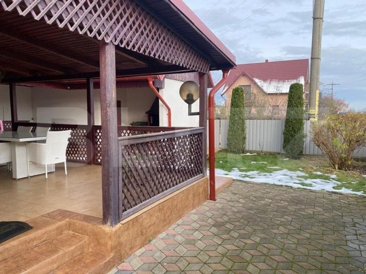 Casă individuală cu 4 camere cu Garaj în Exterior Nord