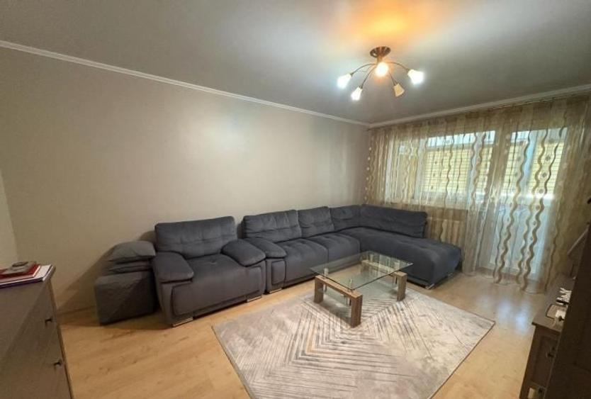 Apartament cu 4 camere decomandat, mobilat în Casa de Cultură