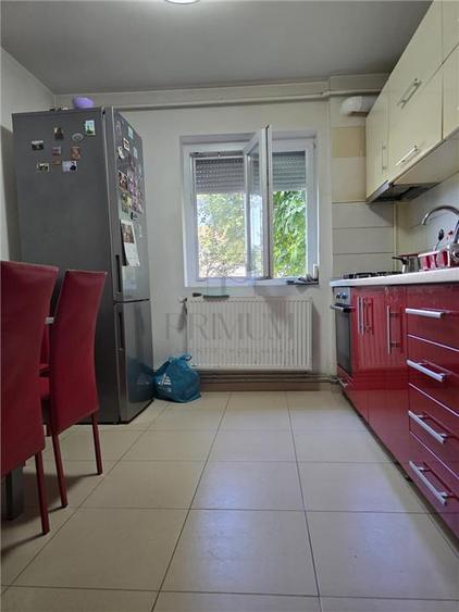 Apartament cu 3 camere semidecomandat în Gheorghe Lazăr