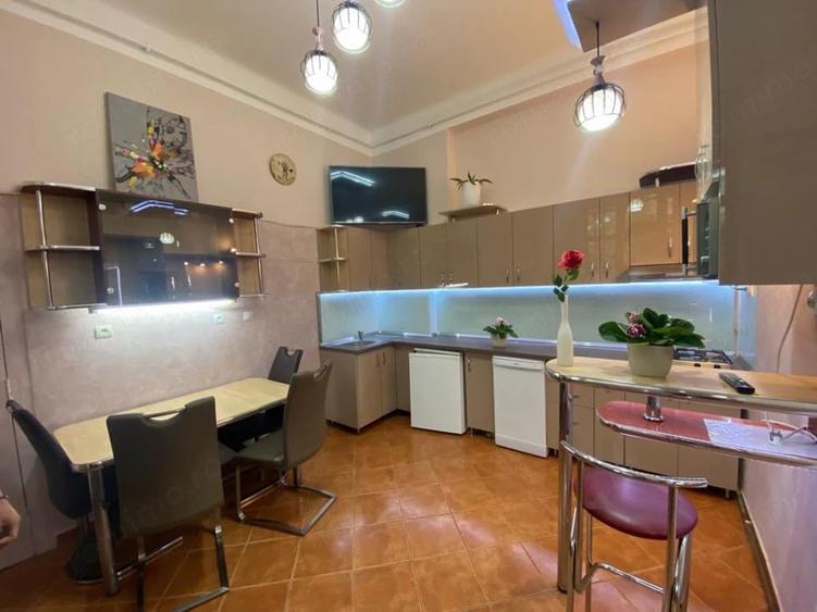 Apartament cu 3 camere semidecomandat în Central