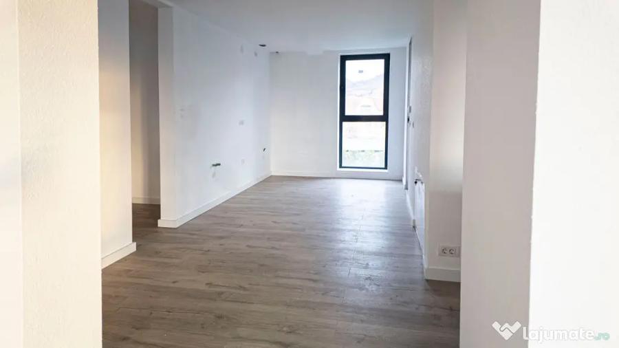 Apartament cu 4 camere decomandat în Vest