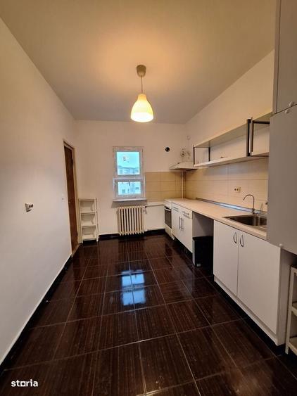 Apartament cu 3 camere în Brezoianu