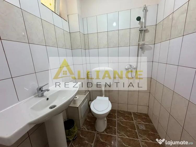 Casă cu 7 camere cu Teren 1086 Mp în Pădurișu
