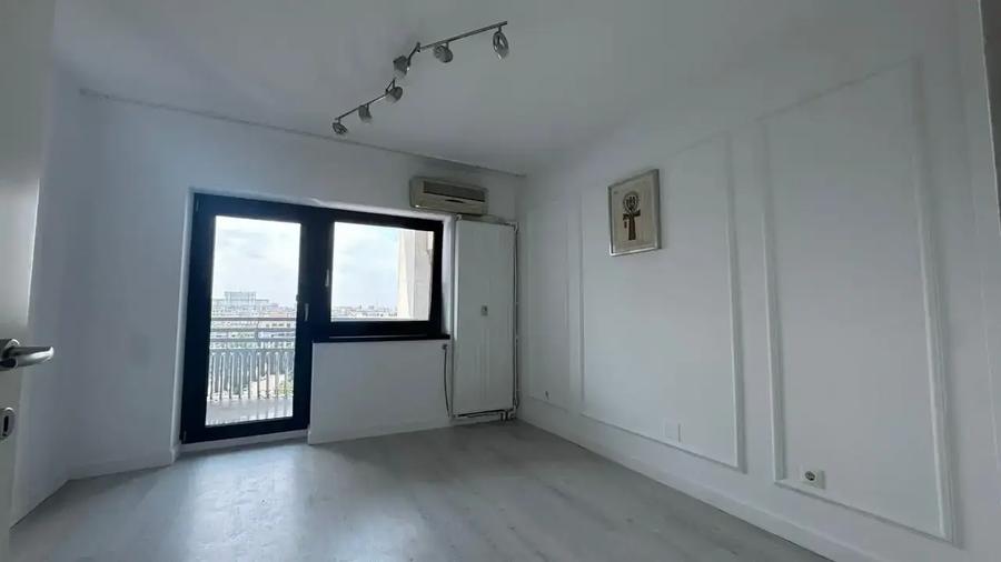 Apartament cu 4 camere decomandat în Ultracentral