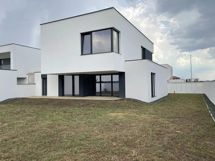 Casă cu Teren 592 Mp în Central