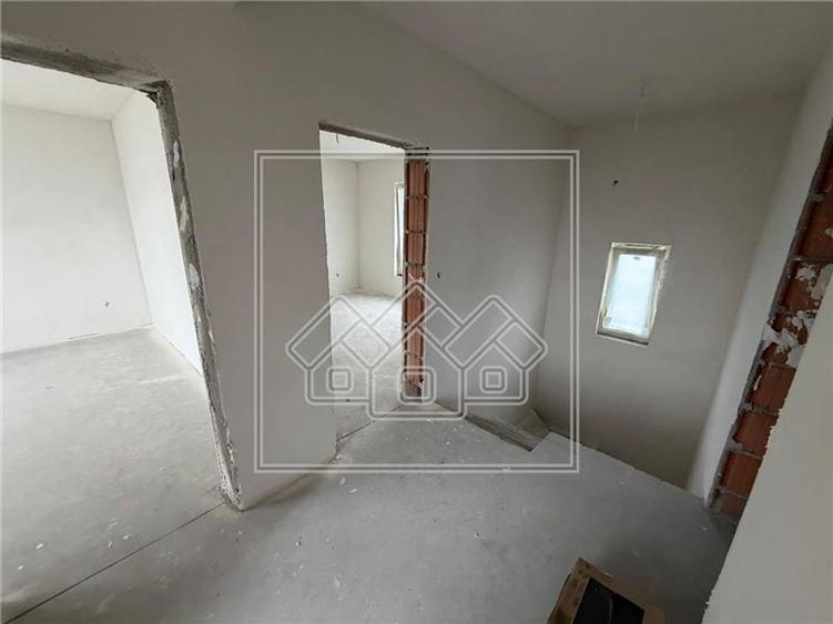 Duplex cu 4 camere cu Canalizare în Șura Mică