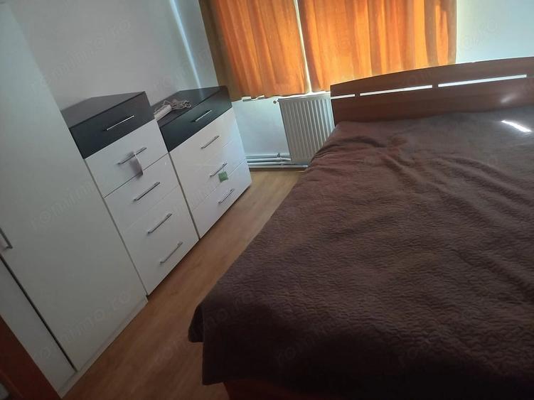 Apartament cu 3 camere decomandat în Drumul Carului