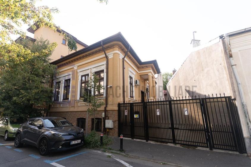 Casă individuală cu 12 camere cu Canalizare în Pache Protopopescu