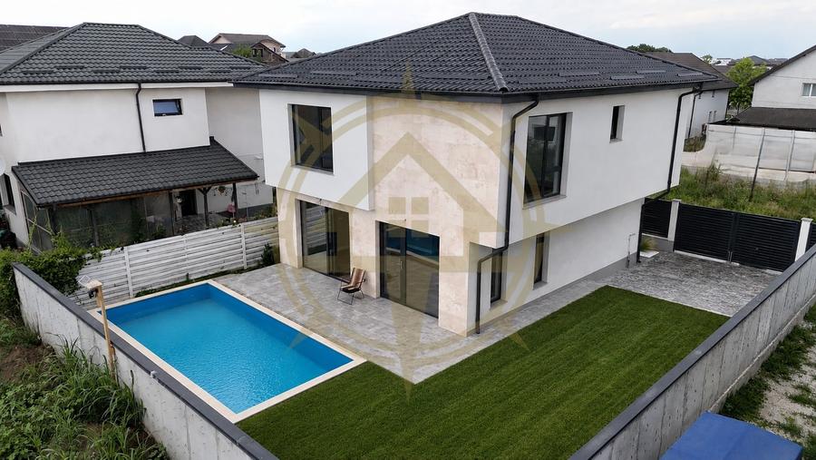 Casă cu 4 camere cu Piscina în Tunari