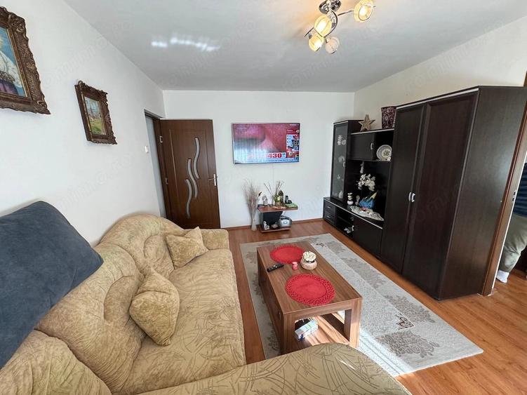 Apartament cu 3 camere semidecomandat în Complex Studențesc