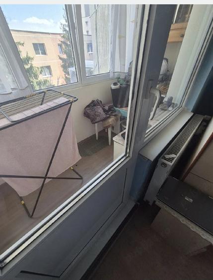 Apartament cu 3 camere decomandat în Cornișa