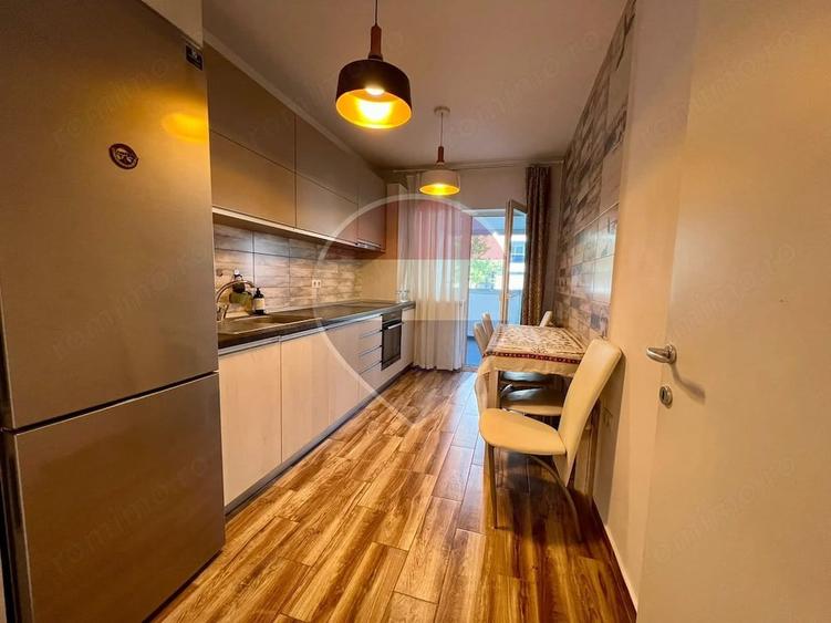 Apartament cu 3 camere semidecomandat în Piața Cluj