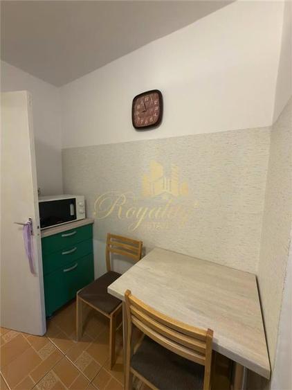 Apartament cu 2 camere semidecomandat, mobilat în Complex Studențesc
