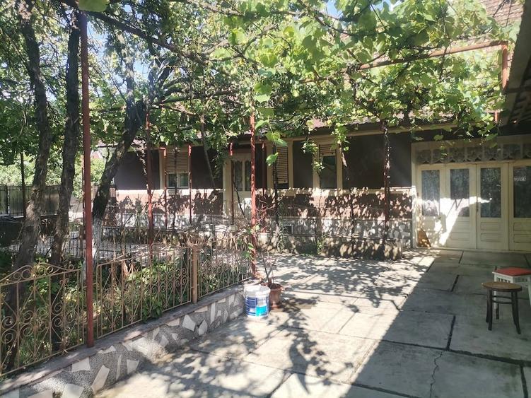 Casă cu Teren 1511 Mp în Central