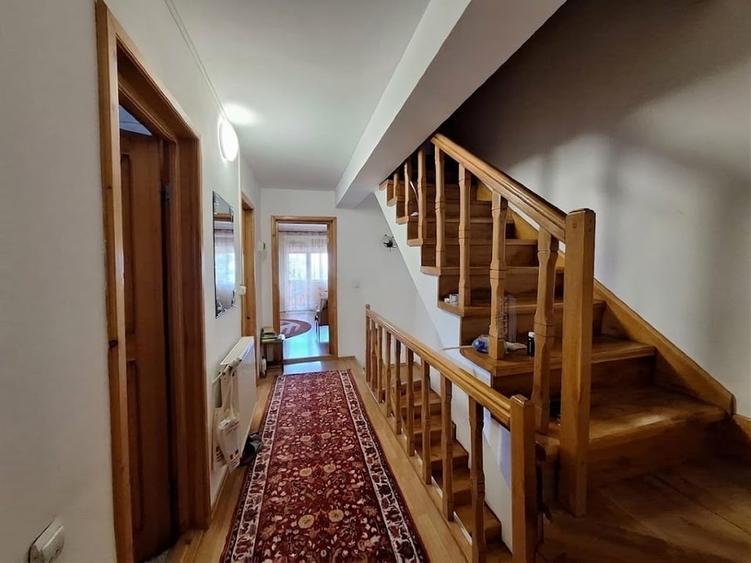 Casă individuală cu 5 camere cu Canalizare în Ultracentral