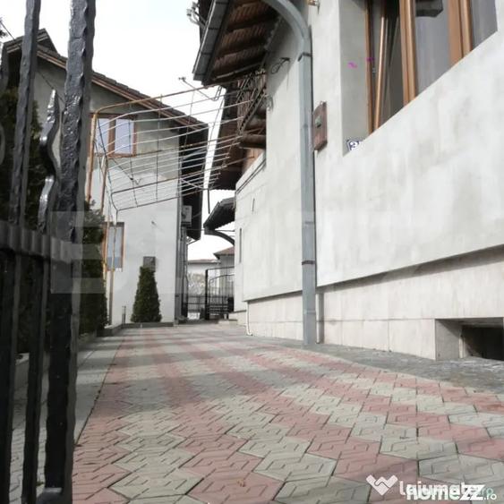 Casă cu 5 camere cu Teren 296 Mp în Central
