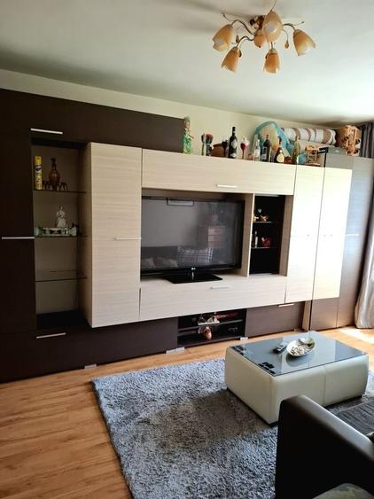 Apartament cu 3 camere decomandat în Lipovei