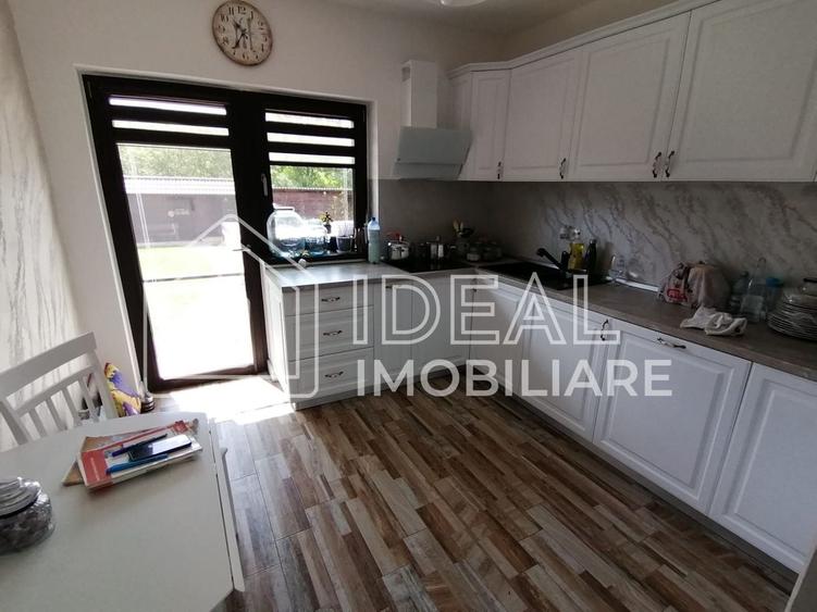 Duplex cu 4 camere cu Canalizare în Poplaca