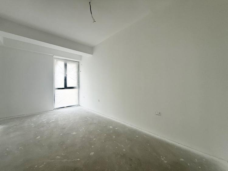 Apartament cu 3 camere semidecomandat în Inel II