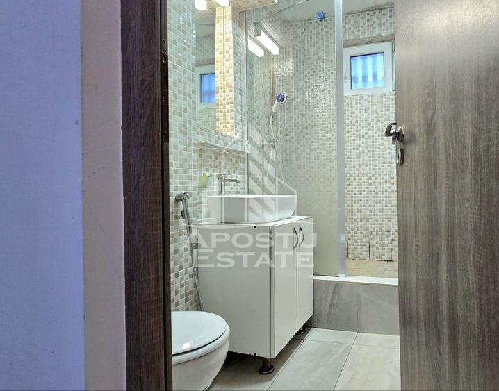 Apartament cu 3 camere semidecomandat, mobilat în Central